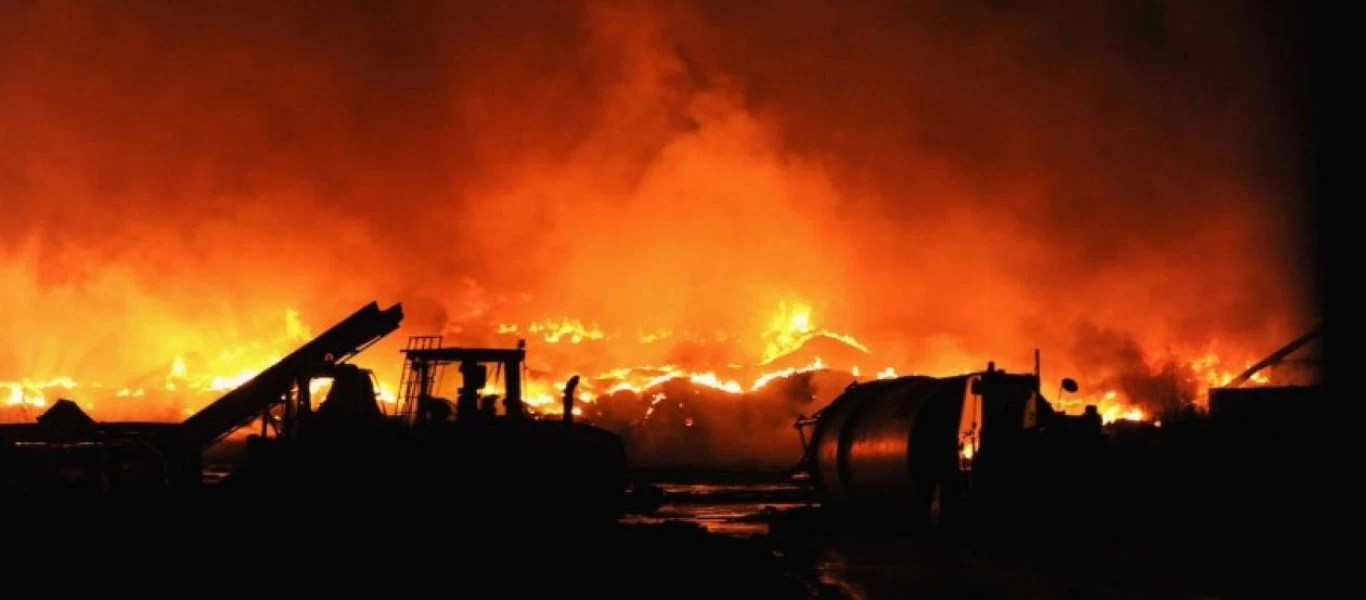 Τουλάχιστον 17 νεκροί από φωτιά που ξέσπασε σε ξενοδοχείο στο Νέο Δελχί (βίντεο-φωτο)